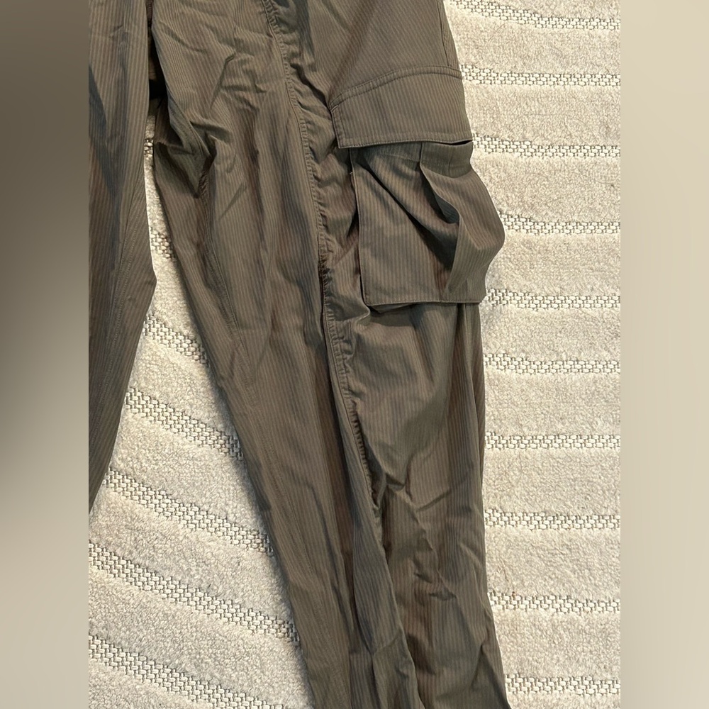 Lululemon Dance Studio Relaxed-Fit Mid-Rise Cargo Jogger in Army Green - S - Picture 5 of 12